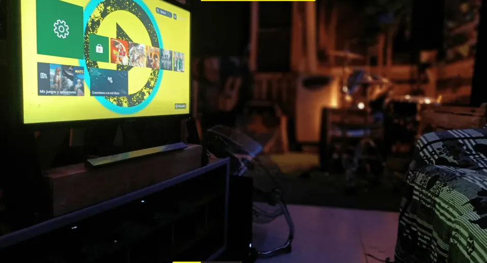 Pantalla y Game Zone del local Urbanstart